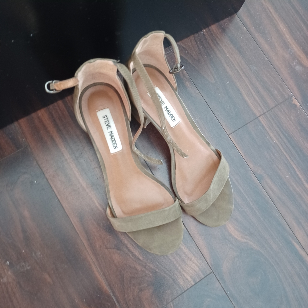 Steve Madden Size 7 Gem